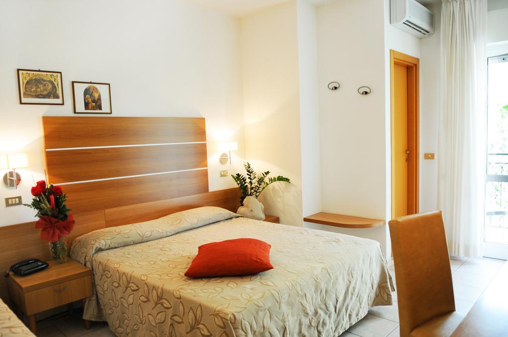 Hotel Prater Cesenatico Exterior photo